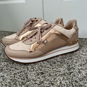 Women’s Michael Kors Maddy Trainer Sneakers With Touches of Rose Gold Size 10M